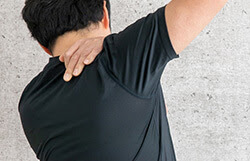 肩を上げる際ビリビリとしびれ、胸郭出口症候群と診断。今後の治療と日常の注意点は？