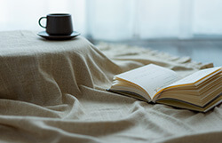 寝つきが悪く、薬も検討しているが、睡眠薬はくせにならないか心配…